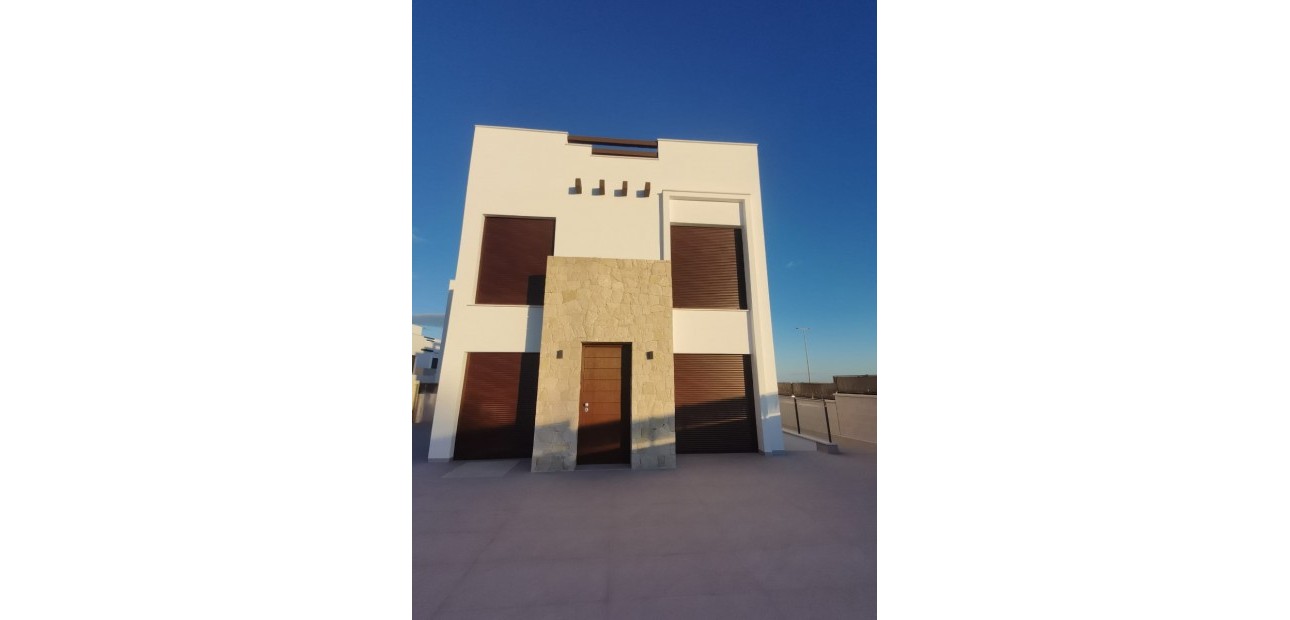 Nueva construcción  - Laguna Azul Villa -
Los Montesinos - La herrada