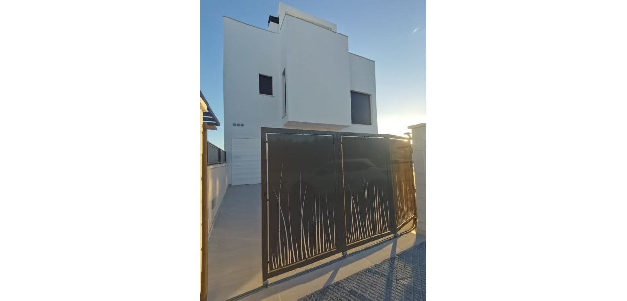 Nueva construcción  - Laguna Azul Villa -
Los Montesinos - La herrada