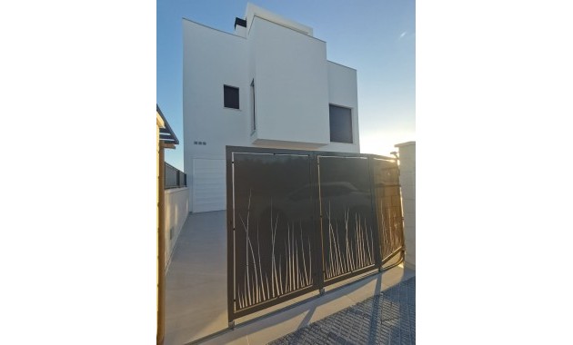 Nueva construcción  - Laguna Azul Villa -
Los Montesinos - La herrada