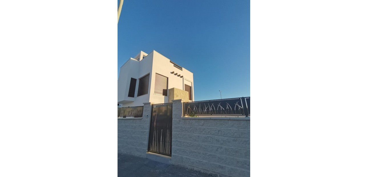 Nueva construcción  - Laguna Azul Villa -
Los Montesinos - La herrada