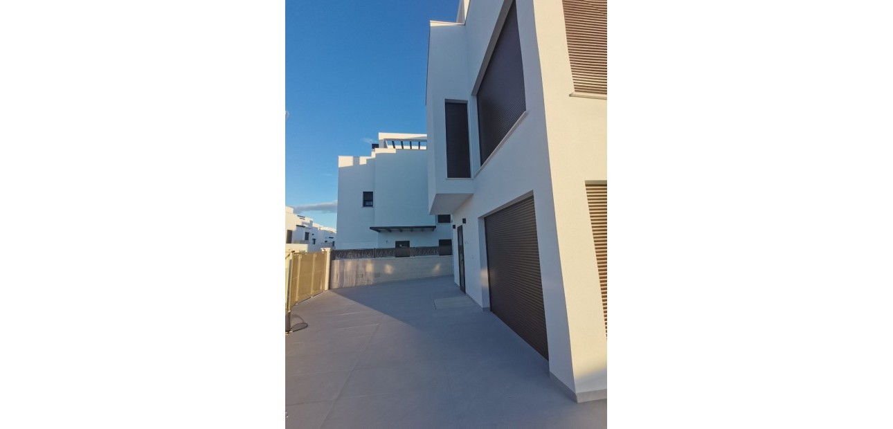 Nueva construcción  - Laguna Azul Villa -
Los Montesinos - La herrada