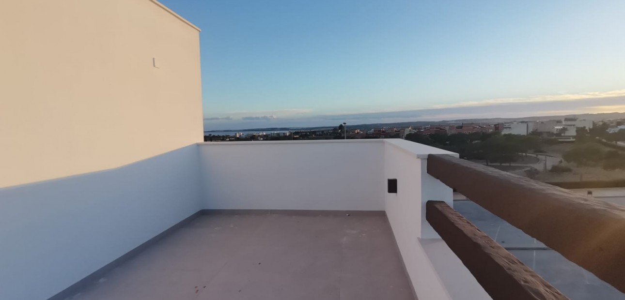 Nueva construcción  - Laguna Azul Villa -
Los Montesinos - La herrada