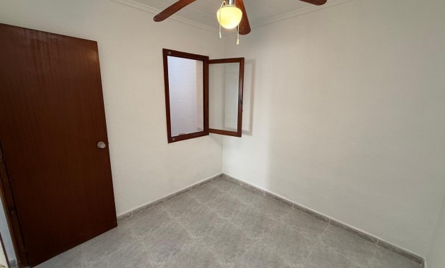 Herverkoop - Bungalow -
Torrevieja - Torretas