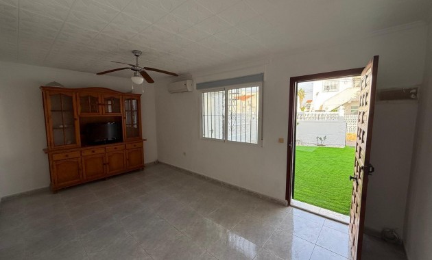 Herverkoop - Bungalow -
Torrevieja - Torretas