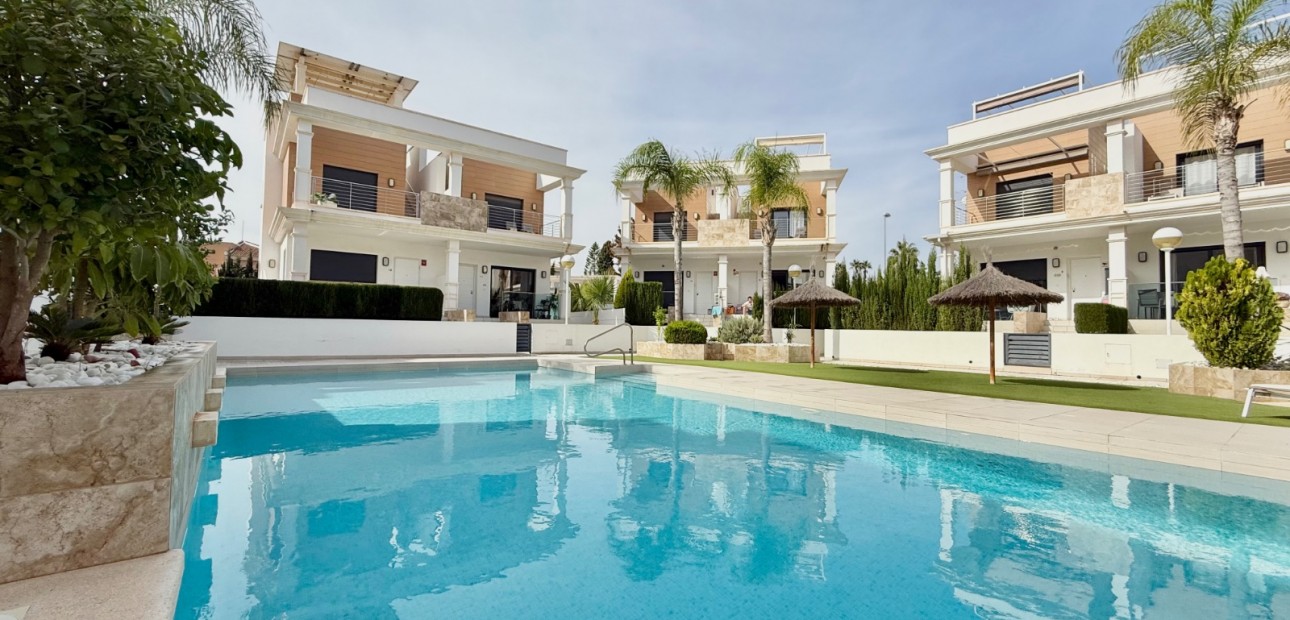 Herverkoop - Herenhuis -
Ciudad Quesada - Lo Marabu