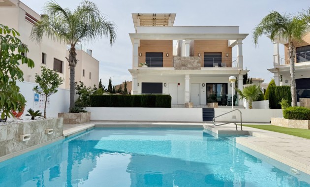 Herverkoop - Herenhuis -
Ciudad Quesada - Lo Marabu