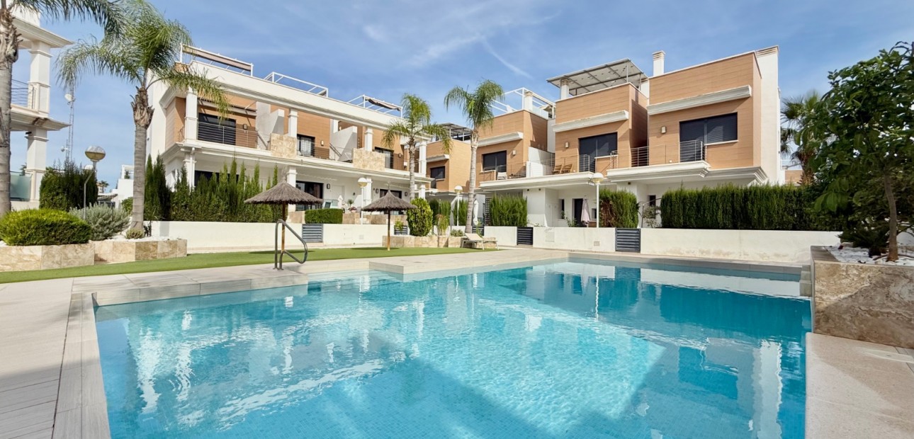 Herverkoop - Herenhuis -
Ciudad Quesada - Lo Marabu