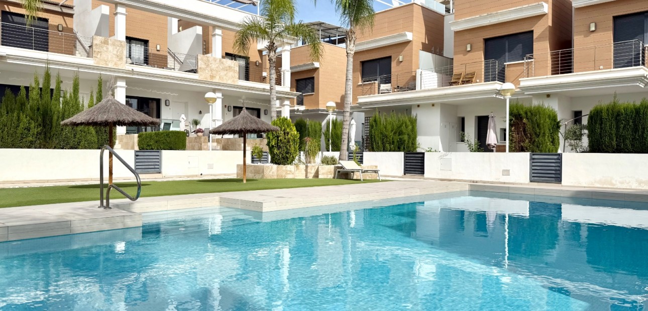 Herverkoop - Herenhuis -
Ciudad Quesada - Lo Marabu