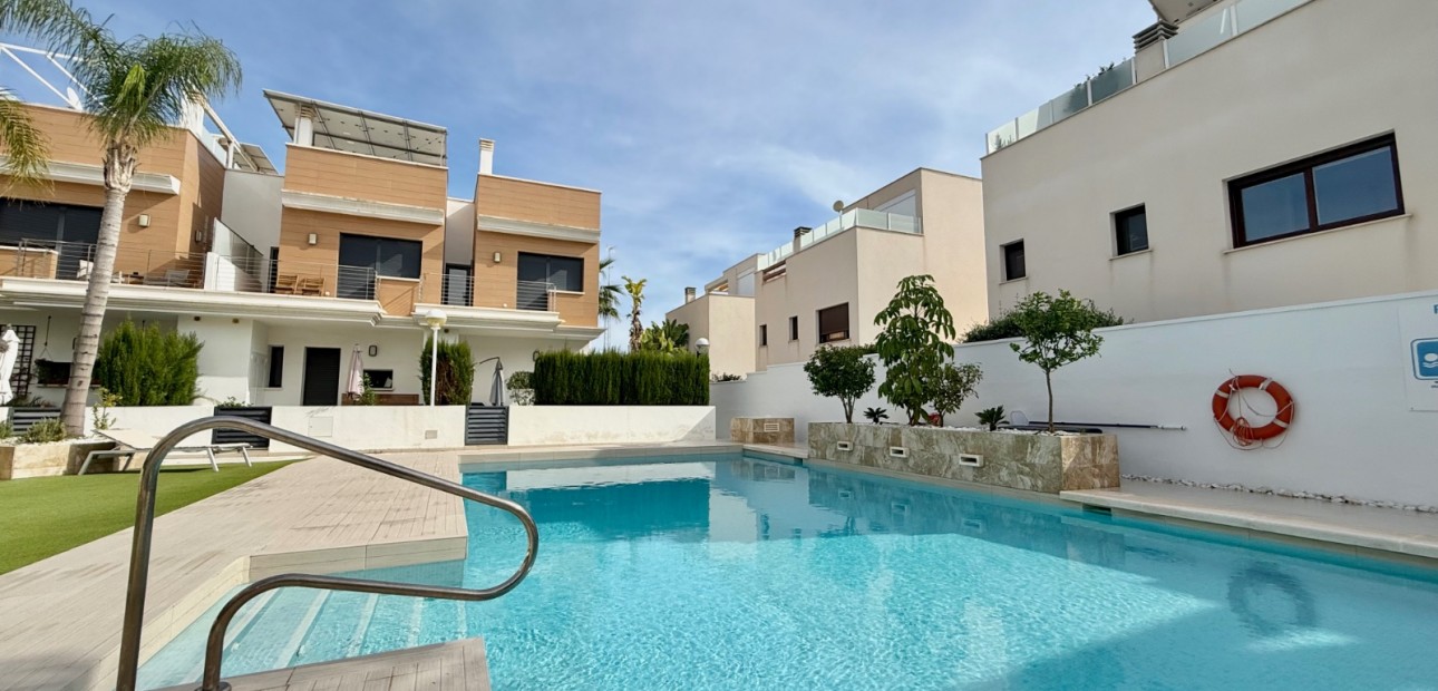 Herverkoop - Herenhuis -
Ciudad Quesada - Lo Marabu