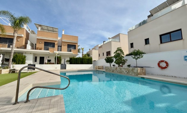 Herverkoop - Herenhuis -
Ciudad Quesada - Lo Marabu