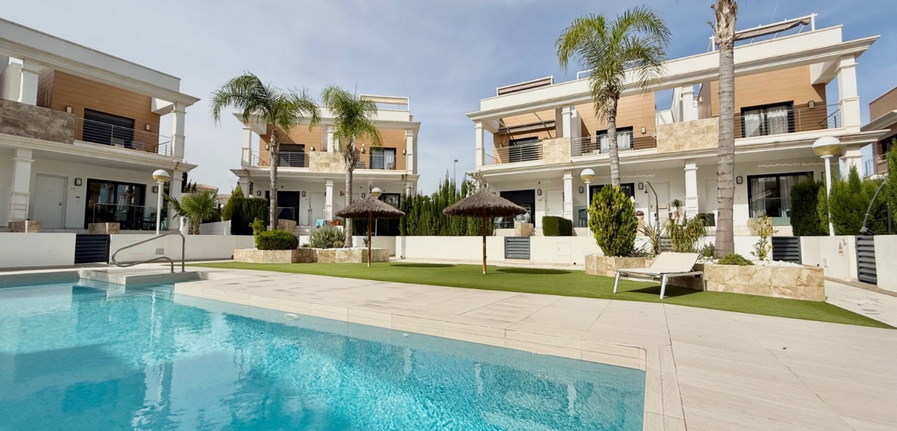 Herverkoop - Herenhuis -
Ciudad Quesada - Lo Marabu