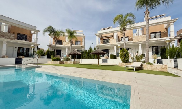 Herverkoop - Herenhuis -
Ciudad Quesada - Lo Marabu