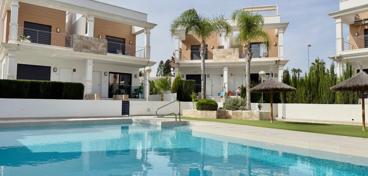 Herverkoop - Herenhuis -
Ciudad Quesada - Lo Marabu