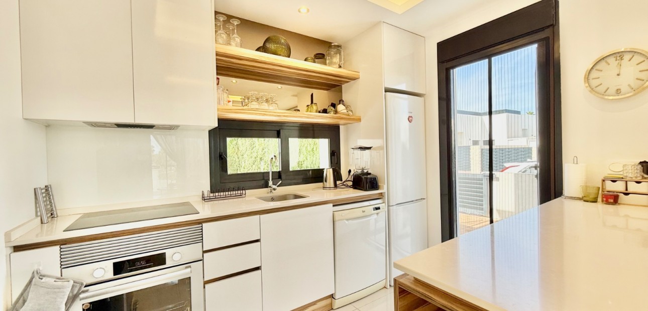 Herverkoop - Herenhuis -
Ciudad Quesada - Lo Marabu