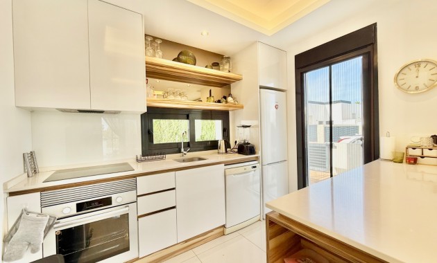 Herverkoop - Herenhuis -
Ciudad Quesada - Lo Marabu