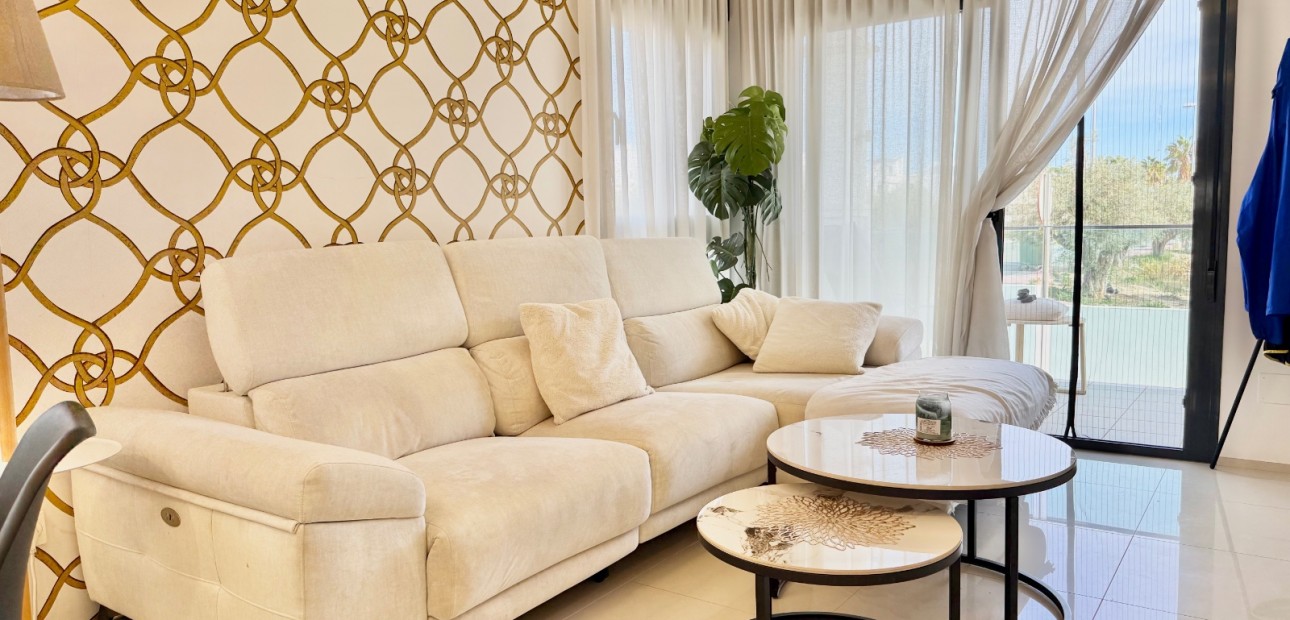 Herverkoop - Herenhuis -
Ciudad Quesada - Lo Marabu