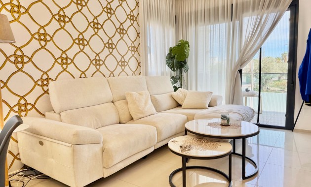 Herverkoop - Herenhuis -
Ciudad Quesada - Lo Marabu