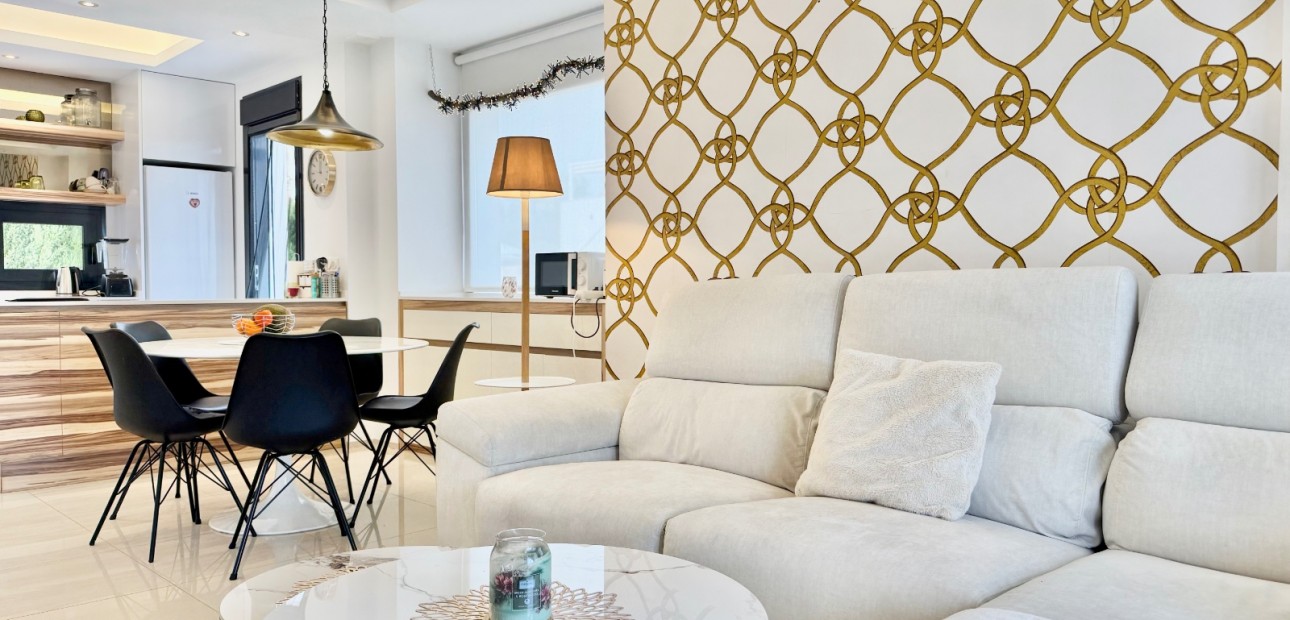 Herverkoop - Herenhuis -
Ciudad Quesada - Lo Marabu