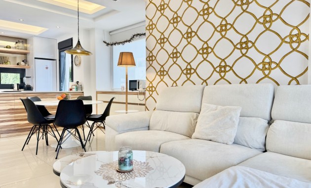 Herverkoop - Herenhuis -
Ciudad Quesada - Lo Marabu