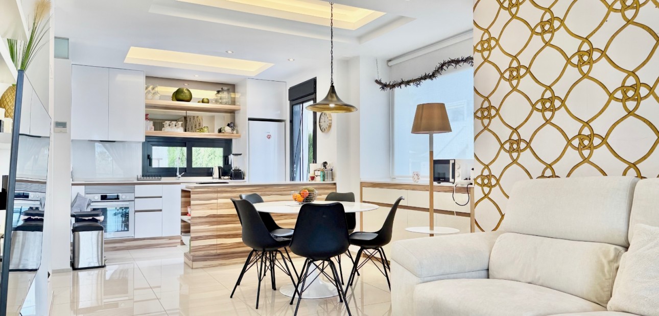 Herverkoop - Herenhuis -
Ciudad Quesada - Lo Marabu