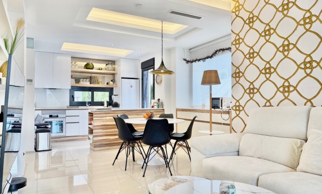 Herverkoop - Herenhuis -
Ciudad Quesada - Lo Marabu