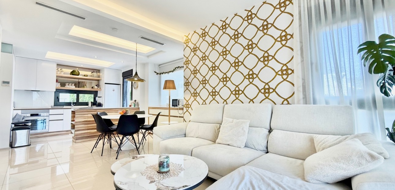 Herverkoop - Herenhuis -
Ciudad Quesada - Lo Marabu