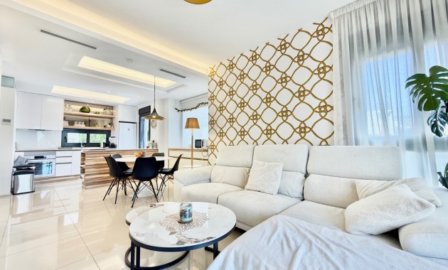 Herverkoop - Herenhuis -
Ciudad Quesada - Lo Marabu