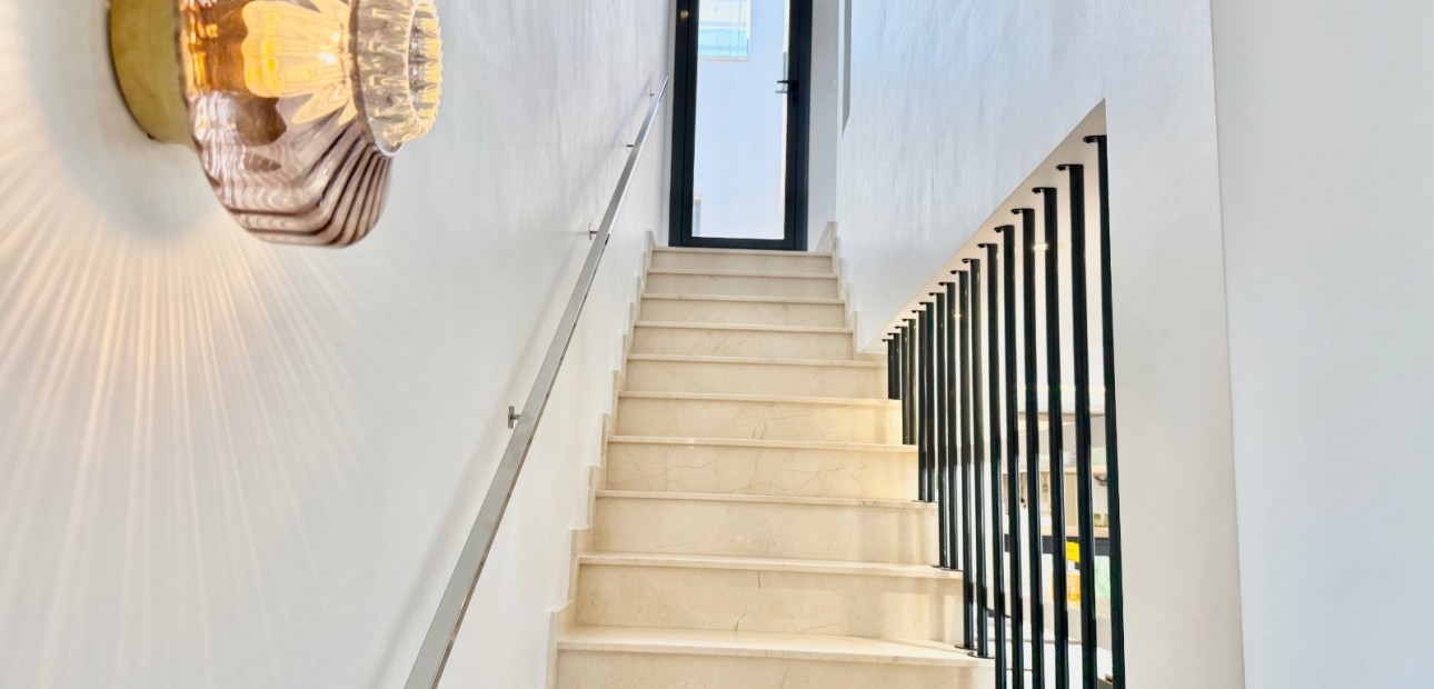 Herverkoop - Herenhuis -
Ciudad Quesada - Lo Marabu