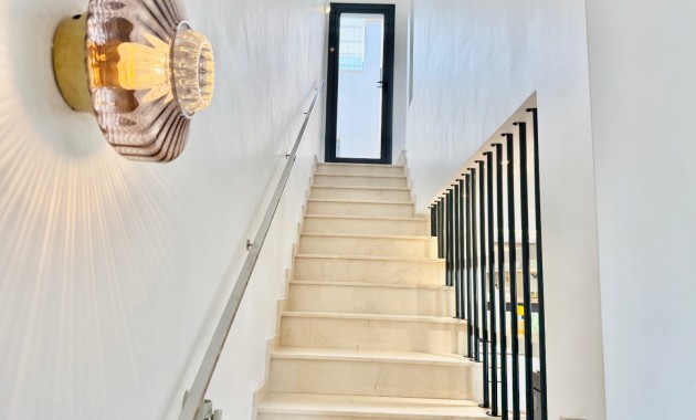 Herverkoop - Herenhuis -
Ciudad Quesada - Lo Marabu