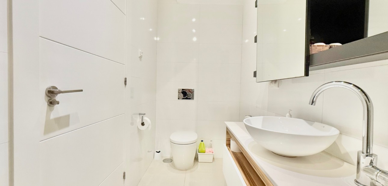 Herverkoop - Herenhuis -
Ciudad Quesada - Lo Marabu