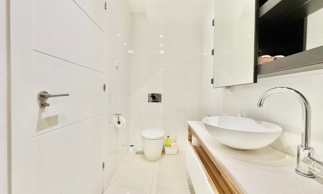 Herverkoop - Herenhuis -
Ciudad Quesada - Lo Marabu