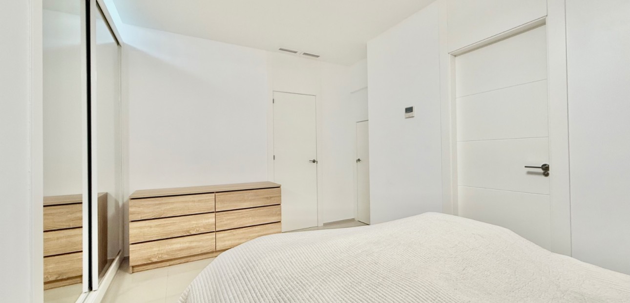 Herverkoop - Herenhuis -
Ciudad Quesada - Lo Marabu