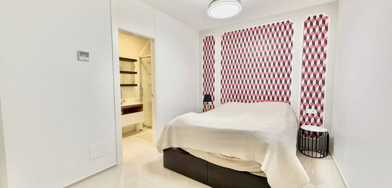 Herverkoop - Herenhuis -
Ciudad Quesada - Lo Marabu