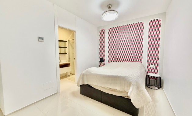 Herverkoop - Herenhuis -
Ciudad Quesada - Lo Marabu