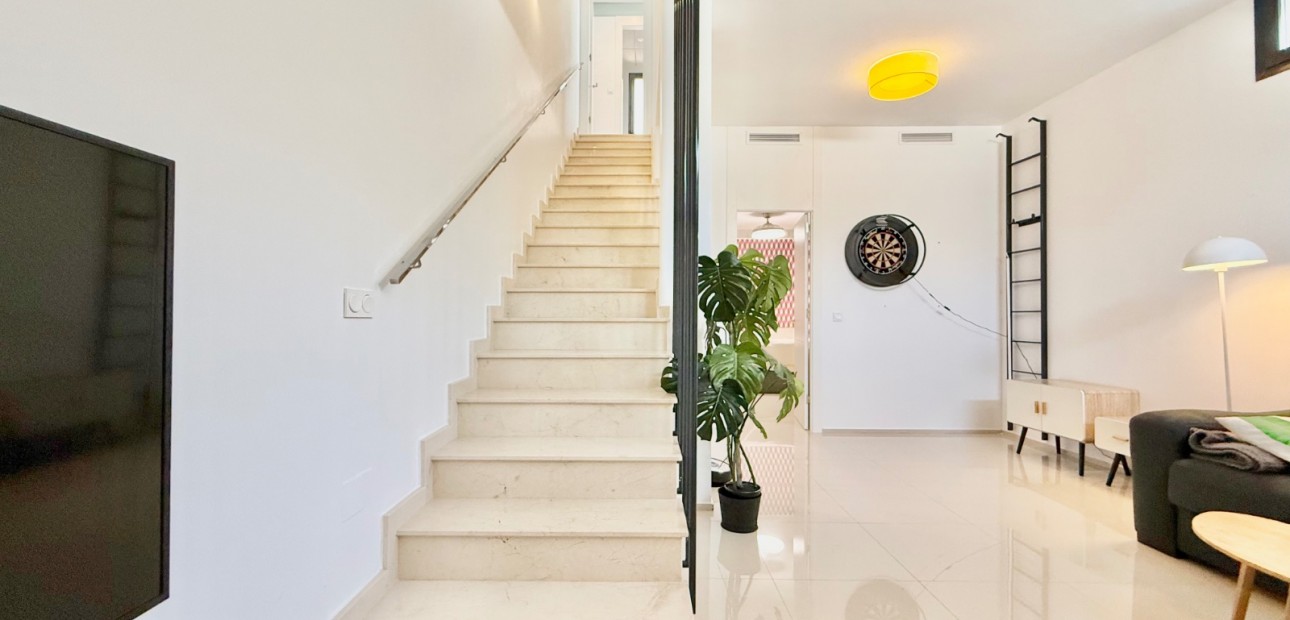 Herverkoop - Herenhuis -
Ciudad Quesada - Lo Marabu