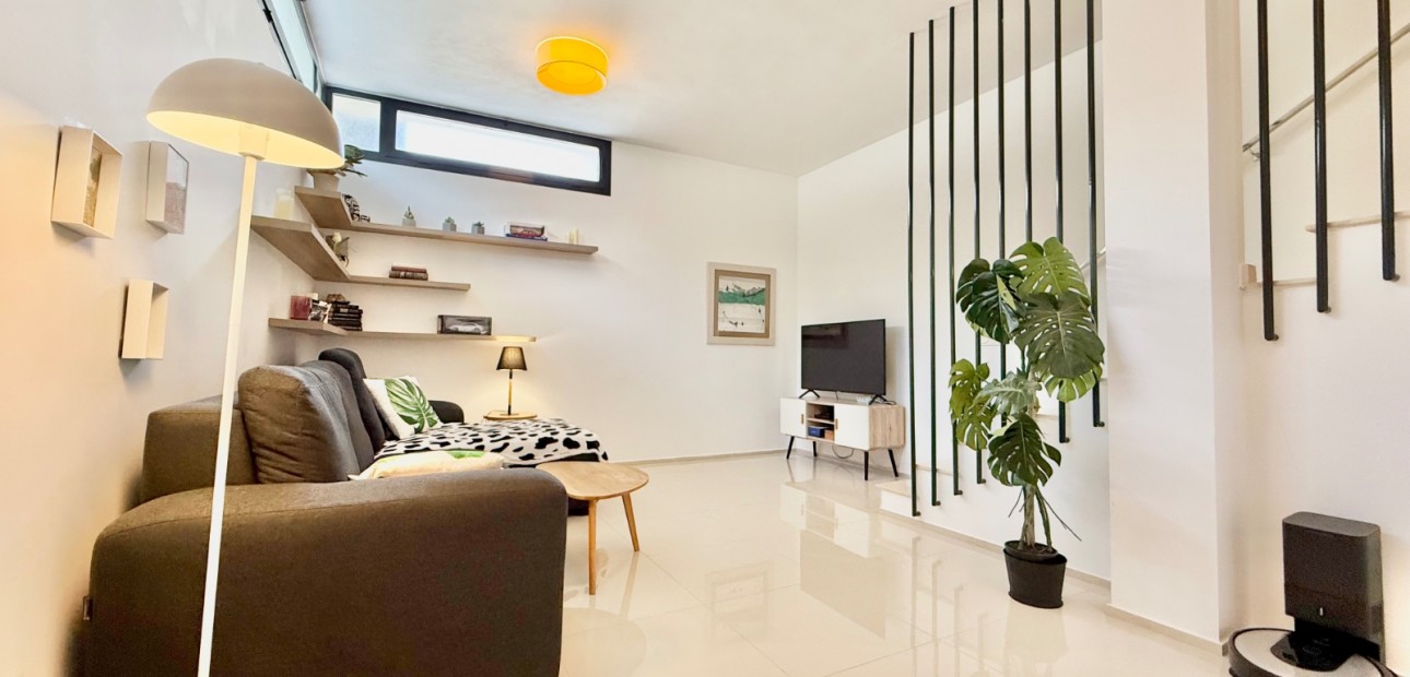 Herverkoop - Herenhuis -
Ciudad Quesada - Lo Marabu