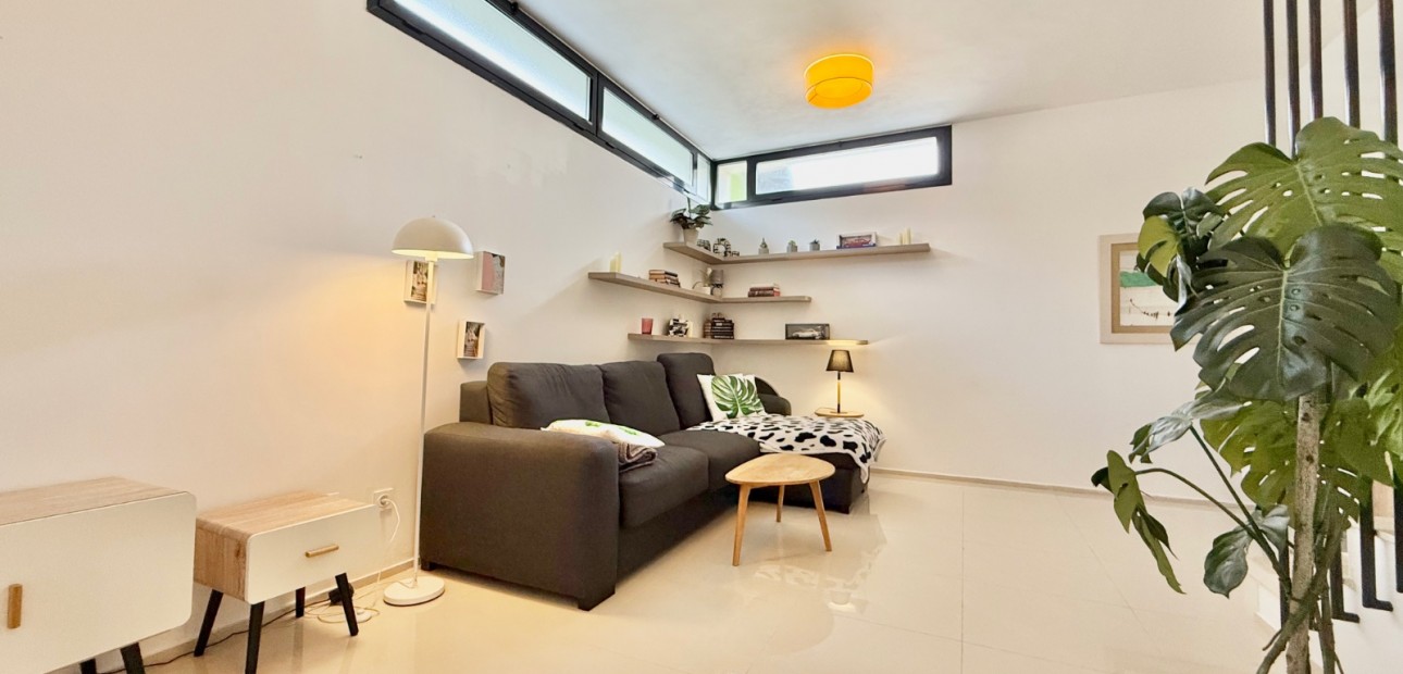 Herverkoop - Herenhuis -
Ciudad Quesada - Lo Marabu