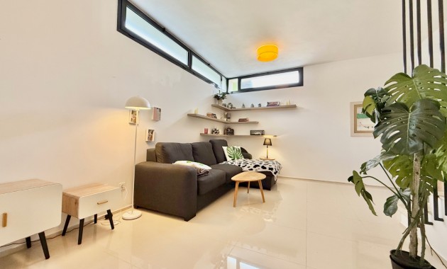 Herverkoop - Herenhuis -
Ciudad Quesada - Lo Marabu