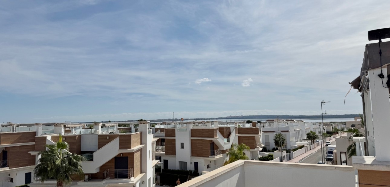 Herverkoop - Herenhuis -
Ciudad Quesada - Lo Marabu