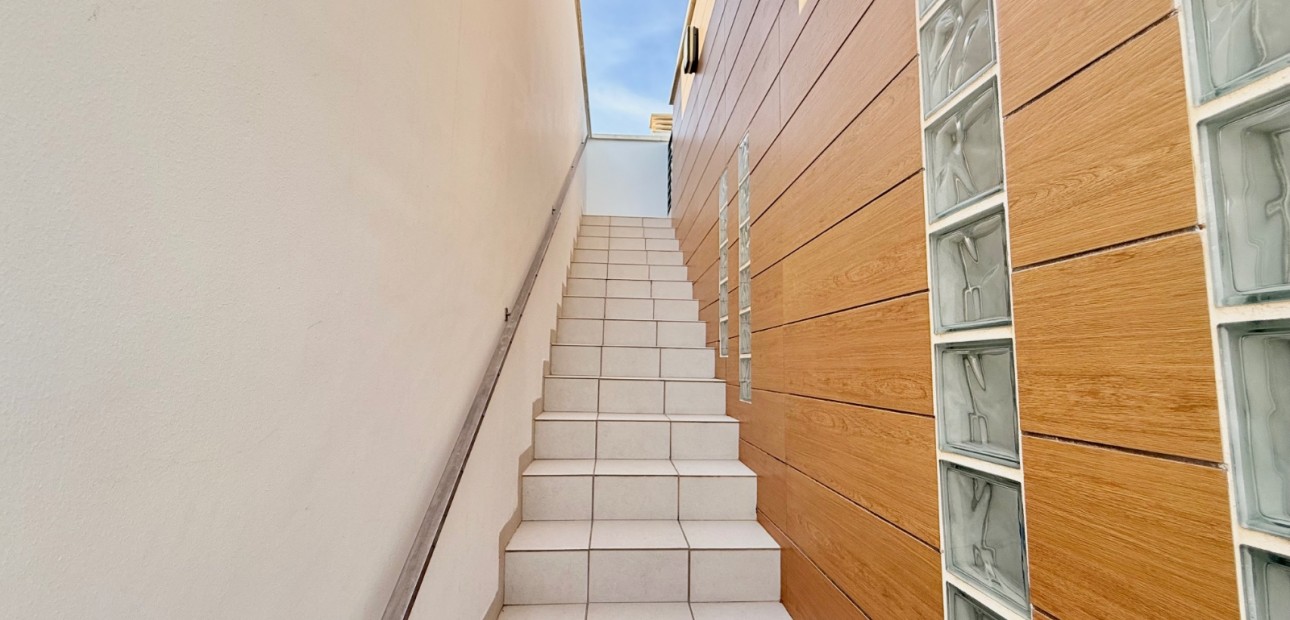 Herverkoop - Herenhuis -
Ciudad Quesada - Lo Marabu