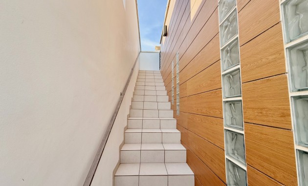 Herverkoop - Herenhuis -
Ciudad Quesada - Lo Marabu