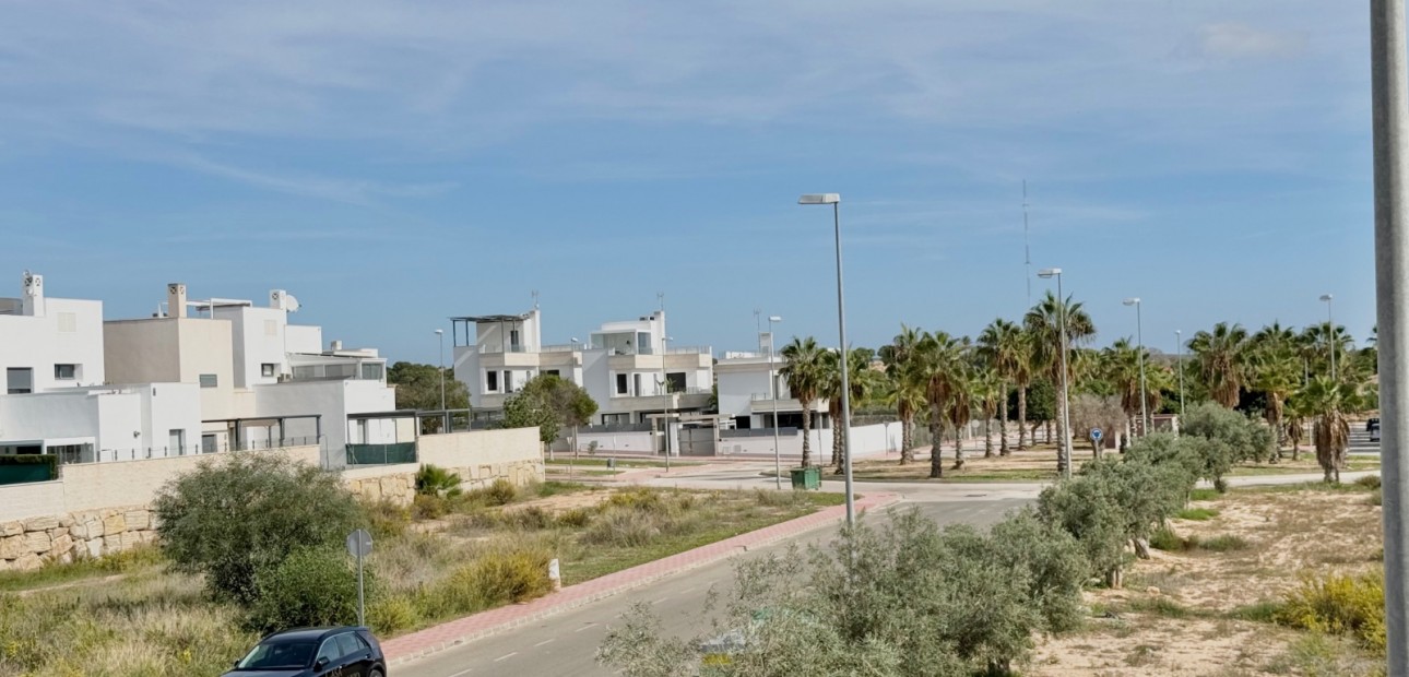 Herverkoop - Herenhuis -
Ciudad Quesada - Lo Marabu