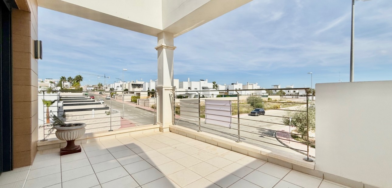 Herverkoop - Herenhuis -
Ciudad Quesada - Lo Marabu