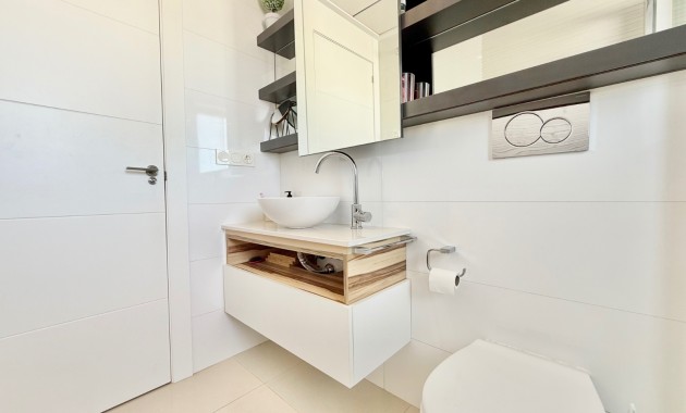 Herverkoop - Herenhuis -
Ciudad Quesada - Lo Marabu