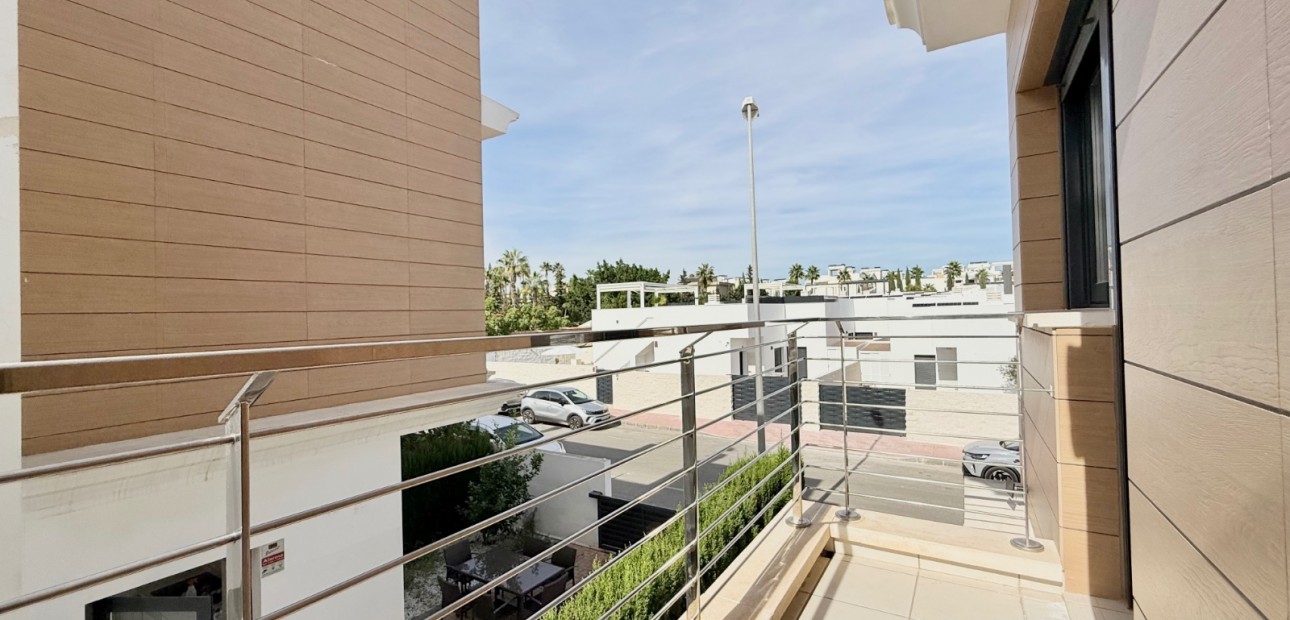 Herverkoop - Herenhuis -
Ciudad Quesada - Lo Marabu