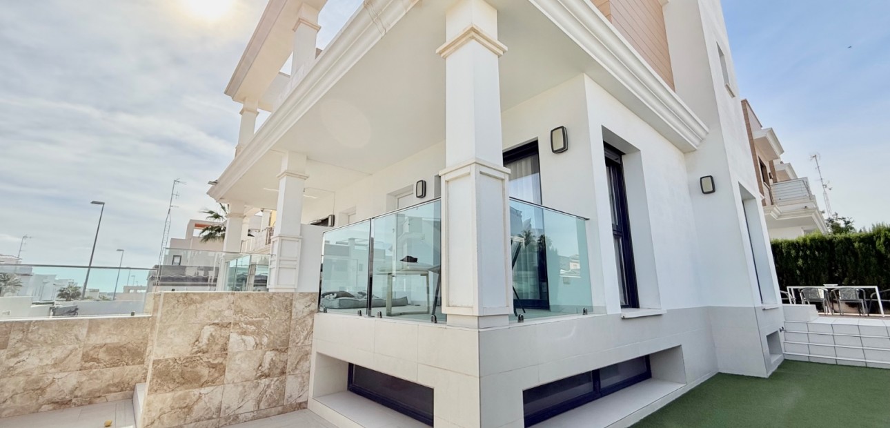 Herverkoop - Herenhuis -
Ciudad Quesada - Lo Marabu