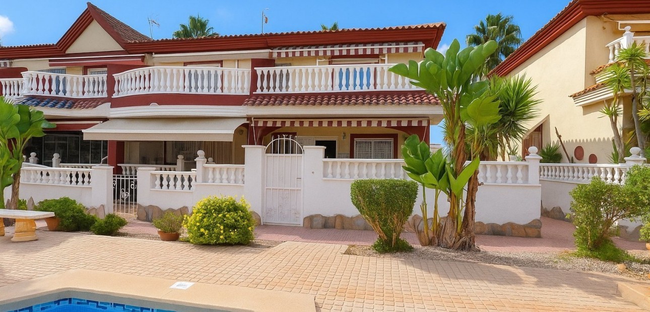 Herverkoop - Herenhuis -
Ciudad Quesada - Doña Pepa