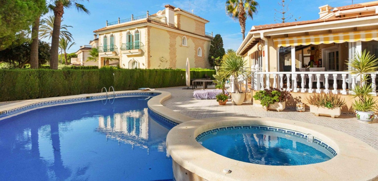 Sale - Detached Villa -
Orihuela Costa - Cabo Roig