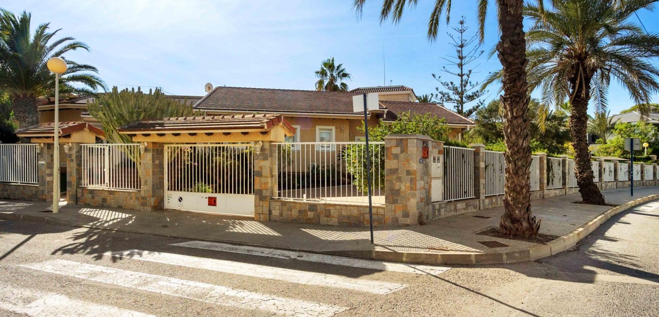 Sale - Detached Villa -
Orihuela Costa - Cabo Roig