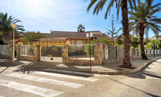Sale - Detached Villa -
Orihuela Costa - Cabo Roig
